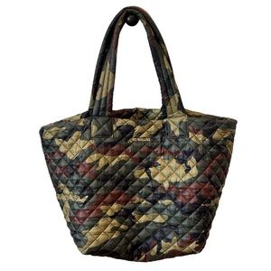 MZ Wallace medium Metro Tote-camo
20x13”
Lightly worn
